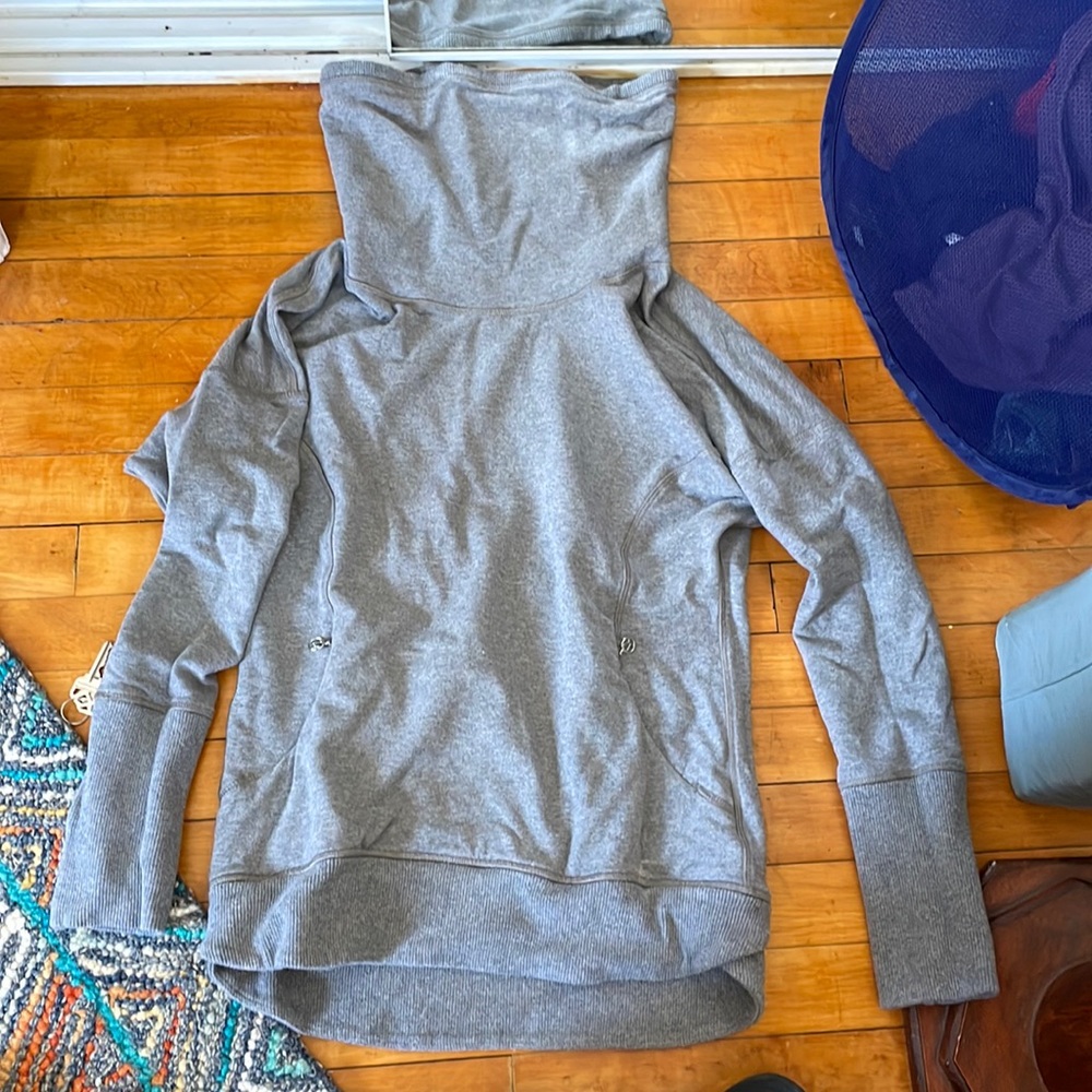 Lululemon pullover size 4